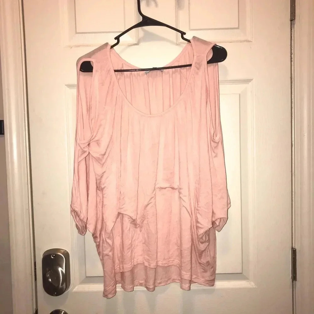 ✅Urban Outfitters Top
